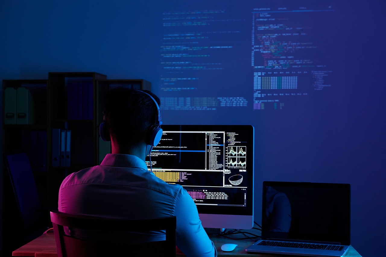 logiciel d'actualités en temps réel offrant des mises à jour instantanées, une surveillance continue et une diffusion rapide des informations pour rester toujours informé.