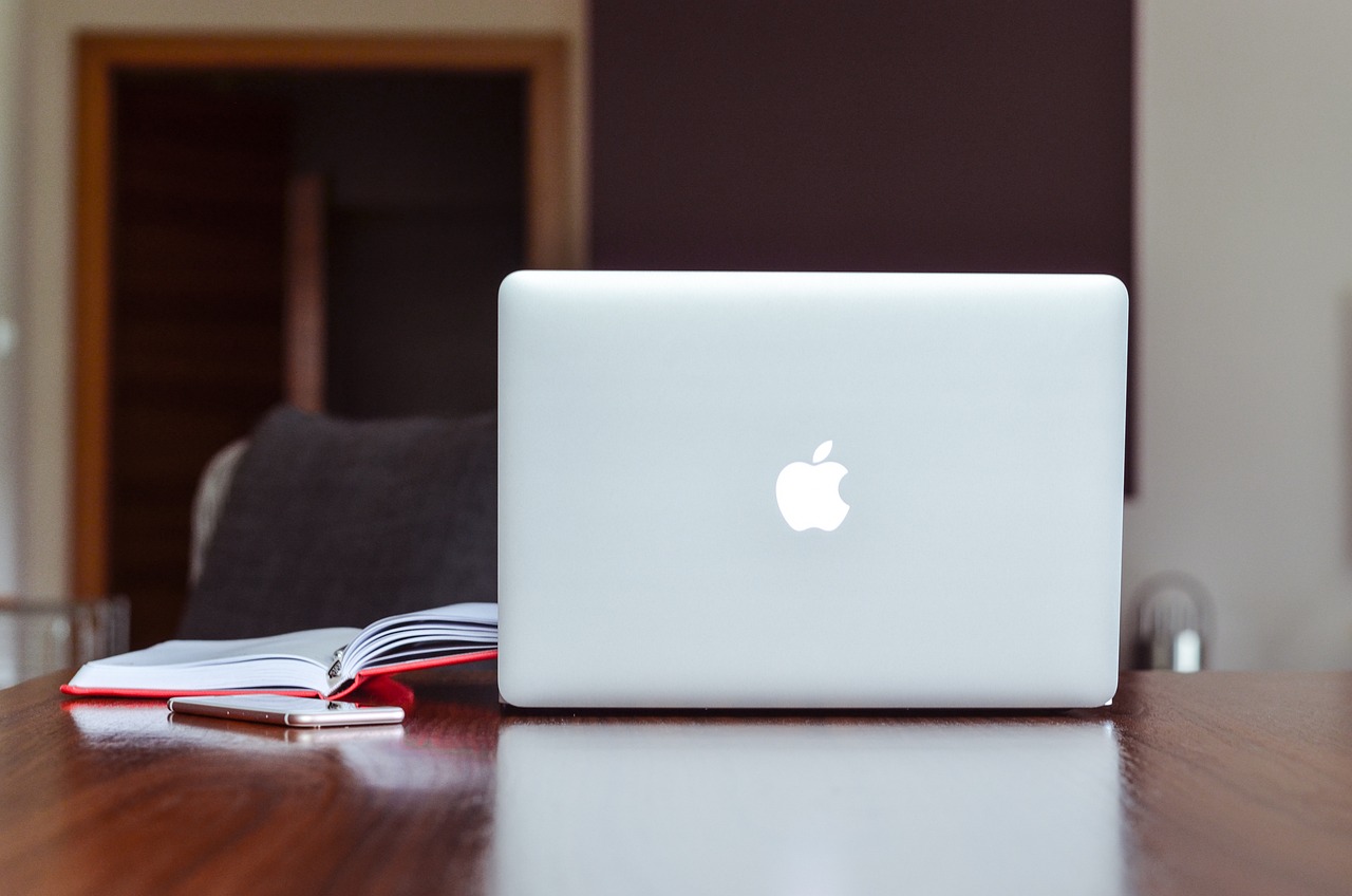 découvrez le macbook air m2, le nouvel ordinateur portable d'apple alliant performance, légèreté et autonomie exceptionnelle. profitez d'un design élégant et des dernières technologies pour une expérience utilisateur inégalée.