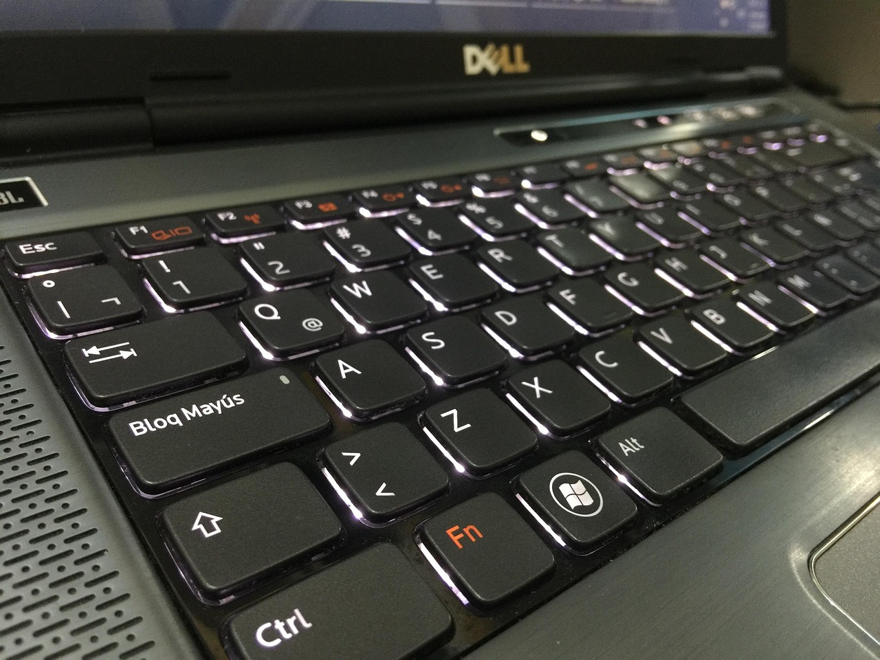 découvrez les raccourcis clavier essentiels pour optimiser votre productivité et naviguer rapidement sur votre ordinateur.