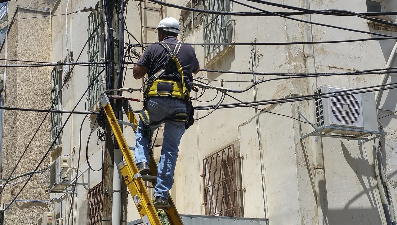 technicien support informatique : expert en résolution de problèmes techniques, assistance aux utilisateurs et maintenance des systèmes informatiques pour garantir la continuité des opérations.