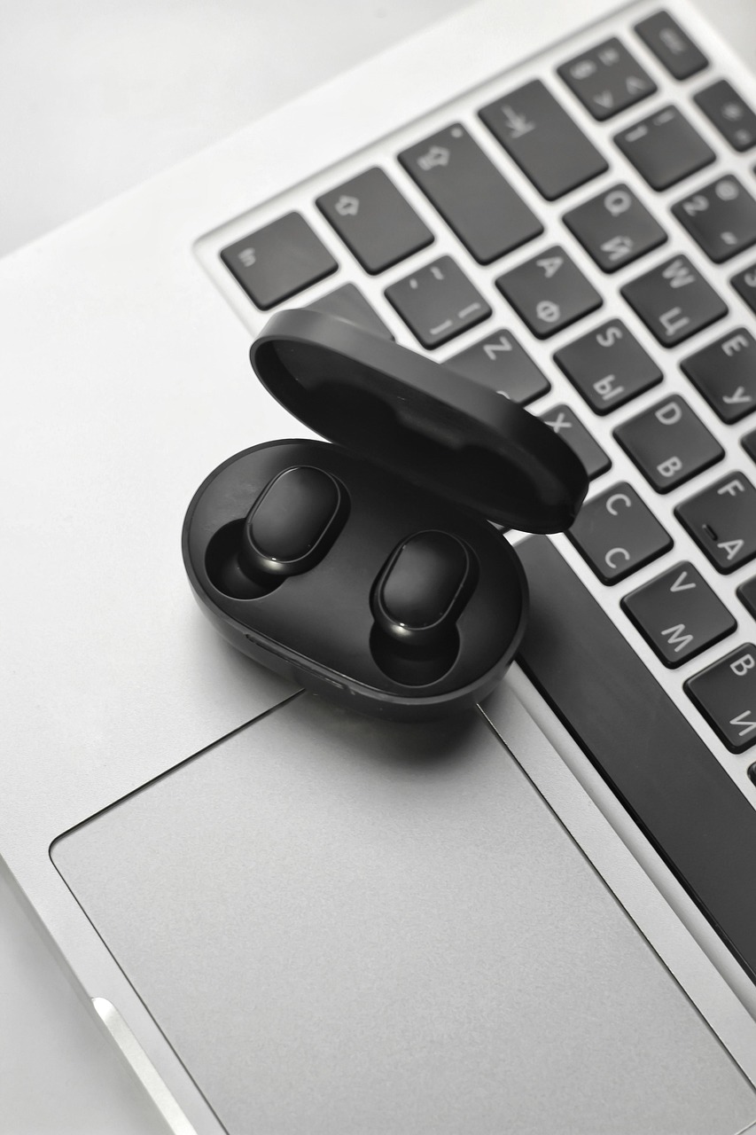 découvrez notre clavier sans fil performant, offrant liberté de mouvement et confort d'utilisation pour une expérience de frappe fluide et sans encombrement.