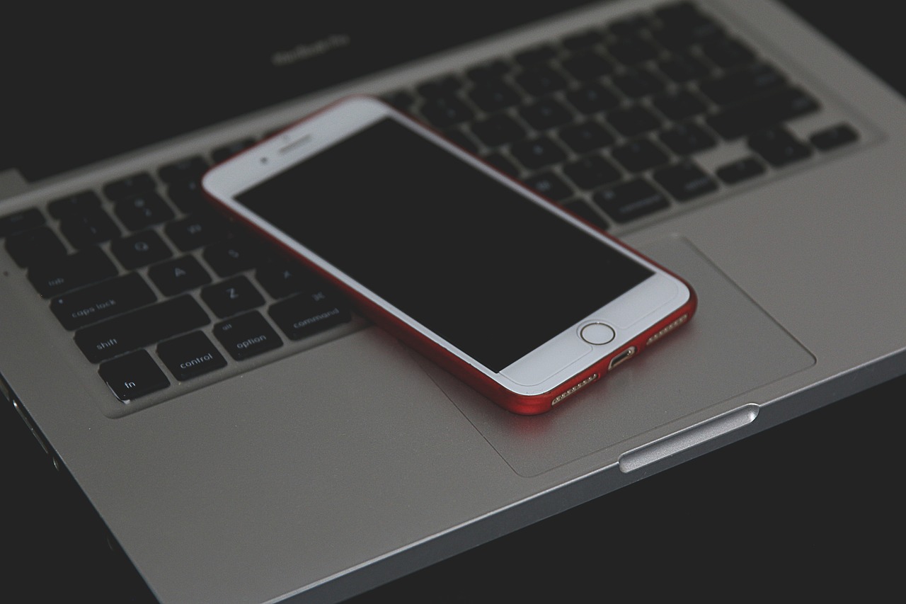 découvrez le macbook pro, l'ordinateur portable puissant et élégant d'apple, idéal pour les professionnels et les créatifs à la recherche de performance et de qualité.