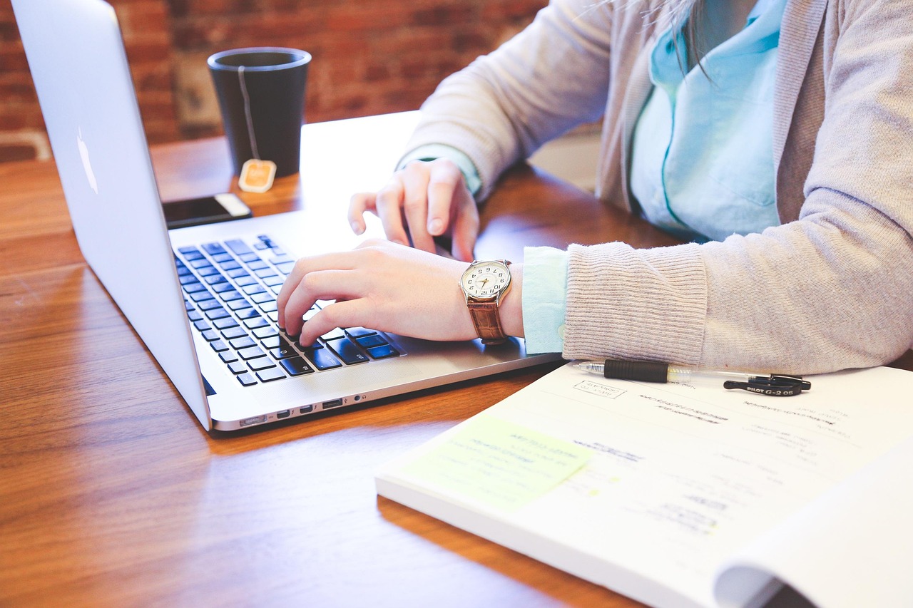 découvrez les raccourcis clavier essentiels pour gagner du temps et améliorer votre productivité au quotidien.