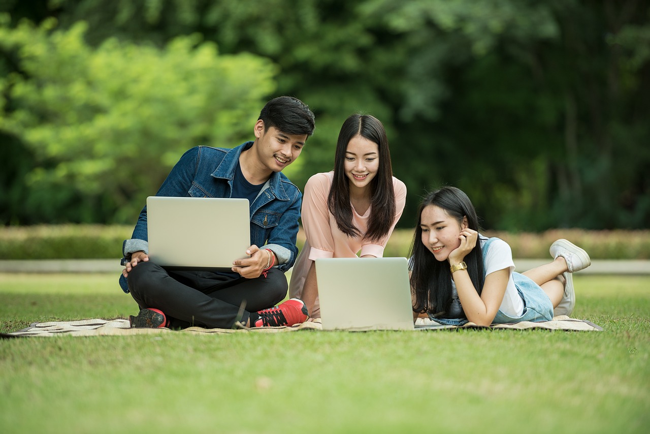 découvrez notre sélection de laptops performants et adaptés à tous vos besoins, que ce soit pour le travail, les études ou les loisirs. trouvez le modèle parfait alliant puissance, mobilité et élégance.