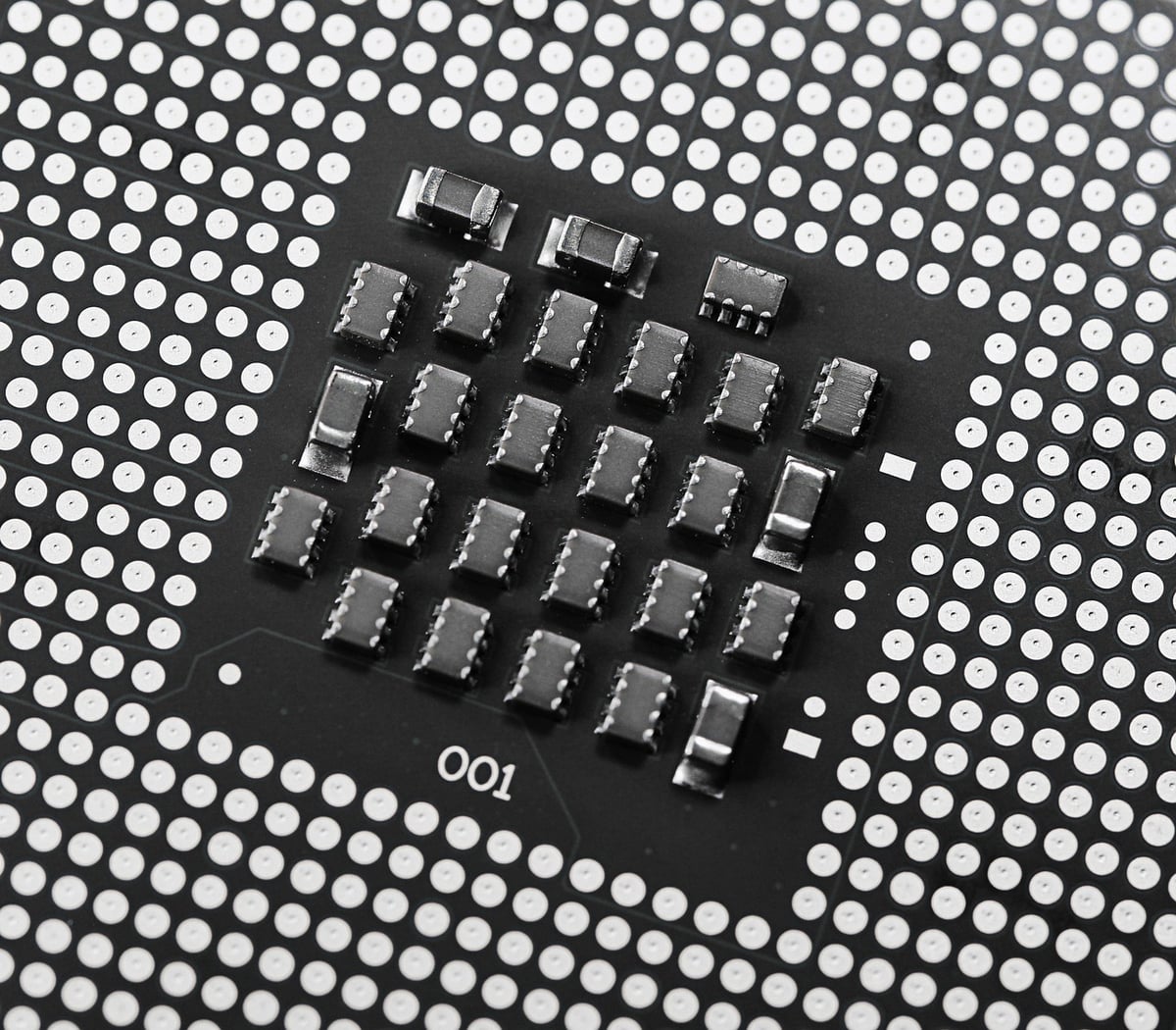 Ce mini PC ultra-puissant équipé du Intel Core Ultra 9 285H boosté à l’IA voit son prix fondre de 200 euros