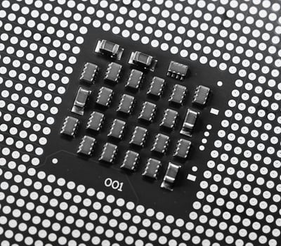 Ce mini PC ultra-puissant équipé du Intel Core Ultra 9 285H boosté à l’IA voit son prix fondre de 200 euros