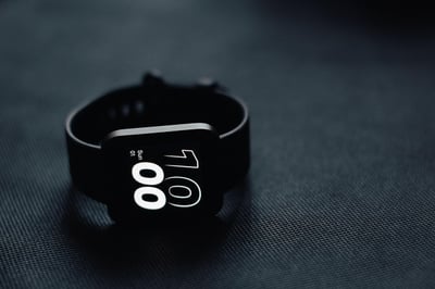 Les 4 incontournables high-tech à adopter pour un été 2025 connecté et innovant