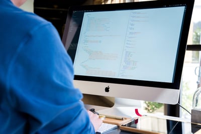 Technologie et relations humaines au bureau : vers un équilibre attentif ?